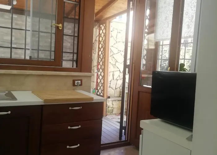 Apartment Domus Albanella Rom